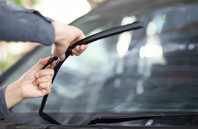 Replacing the rubber on a wiper blade
