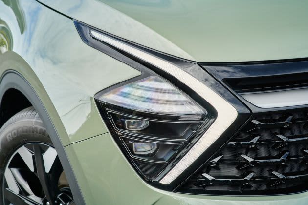 Front light of green car