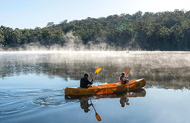 Kayaking on Lake Beedelup