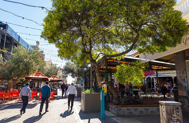 Fremantle cafe strip