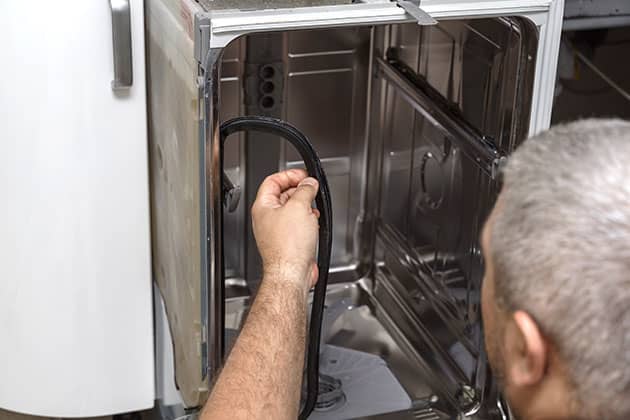 Removing dishwasher door seal