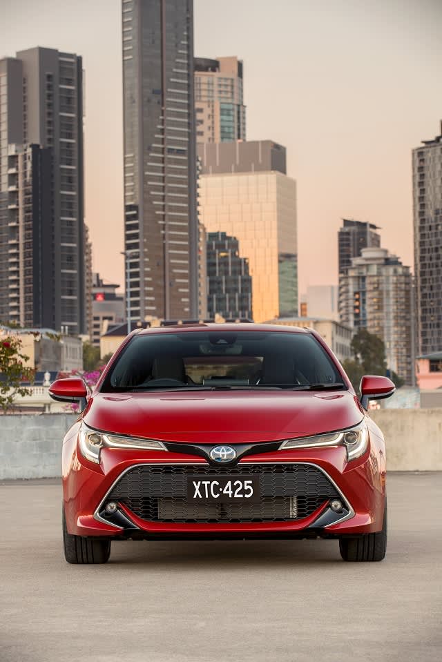 hr-18-corolla-10 640x959