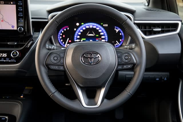 hr-18-corolla-28 640x426