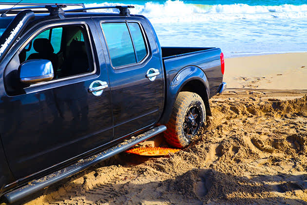 Recovery board under bogged vehicle