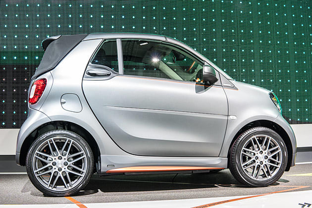 A silver Smart ForTwo micro car
