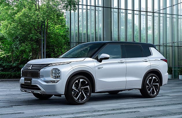 2022 Mitsubishi Outlander plugin hybrid SUV