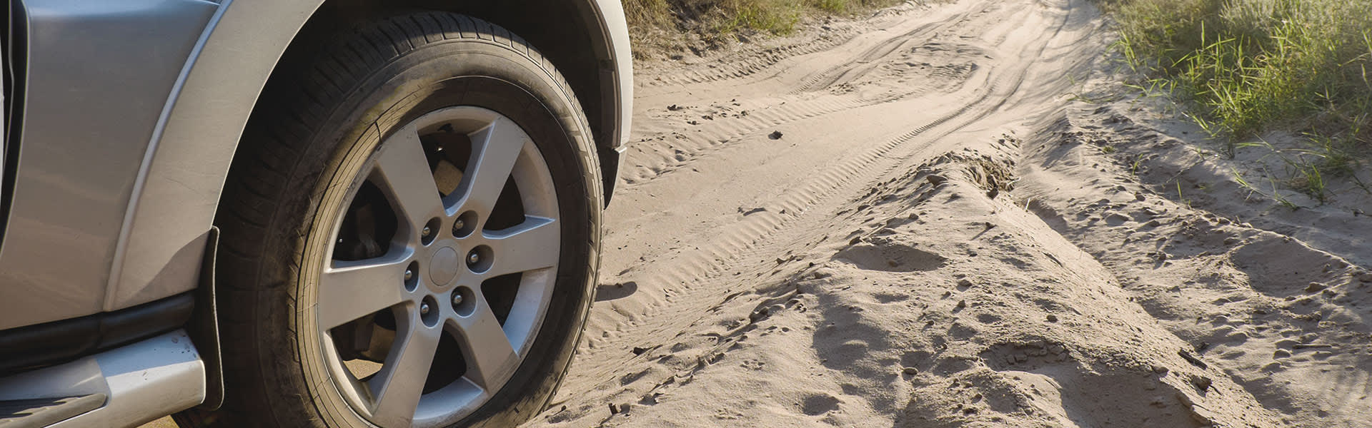 Four-wheel drive vehicle on the sand