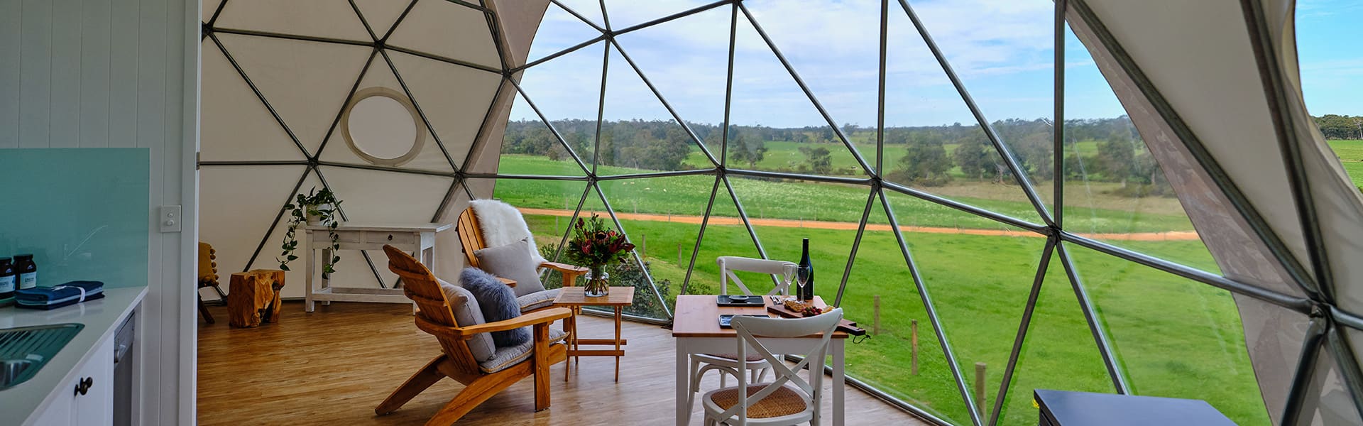 quirky-accommodation-domechair