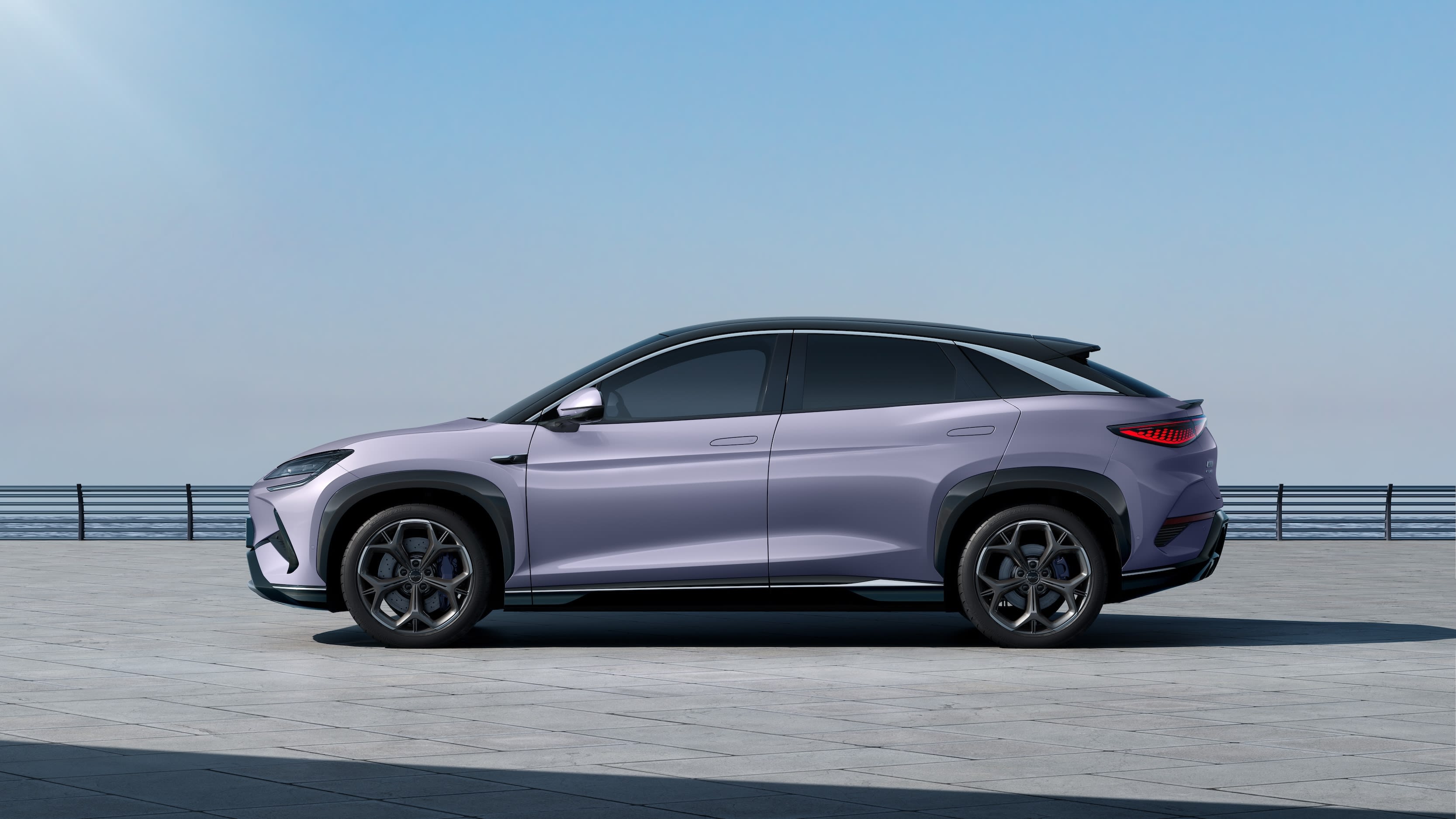 A purple BYD Sealion 7