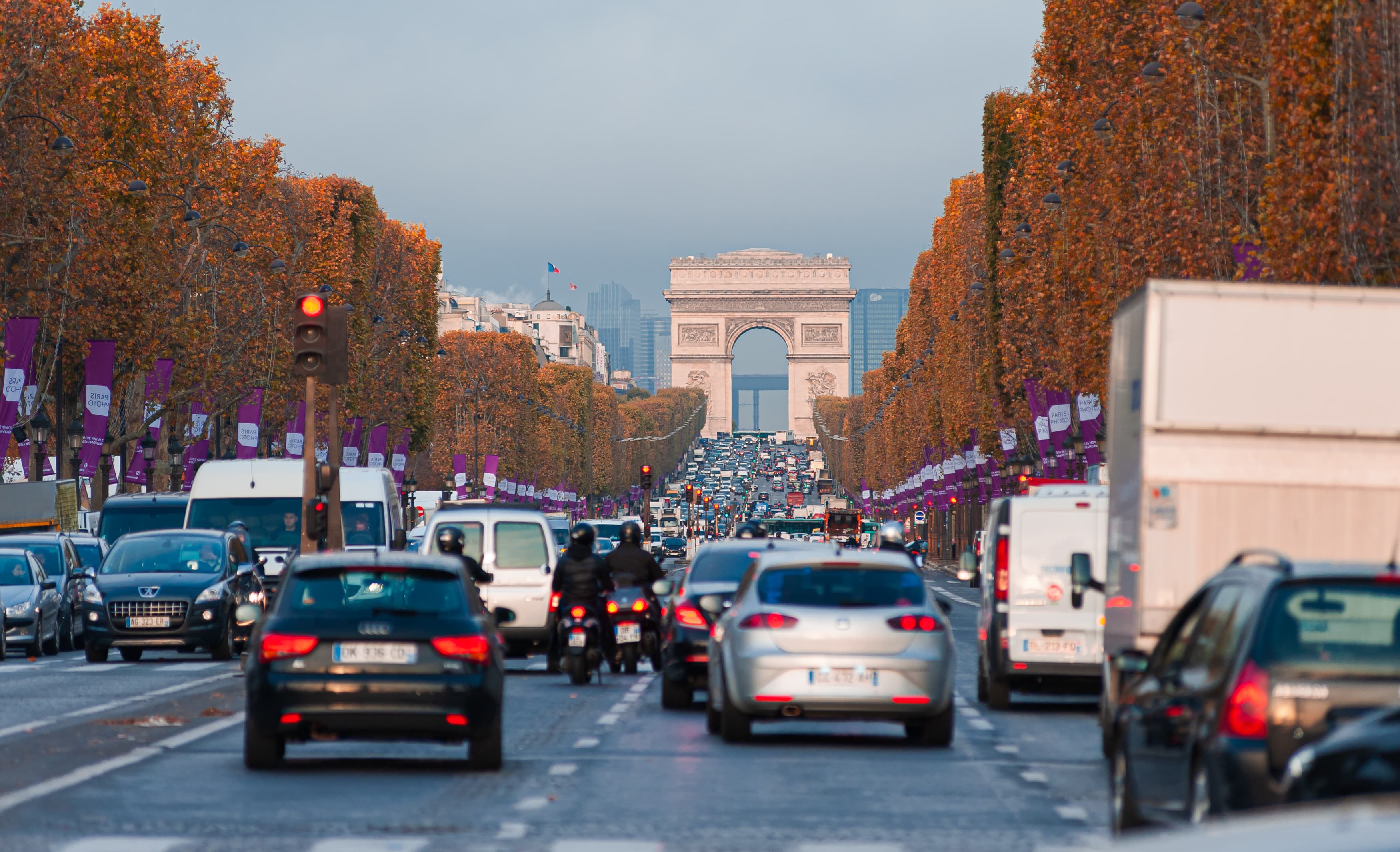 Heavy traffic on a road in Paris