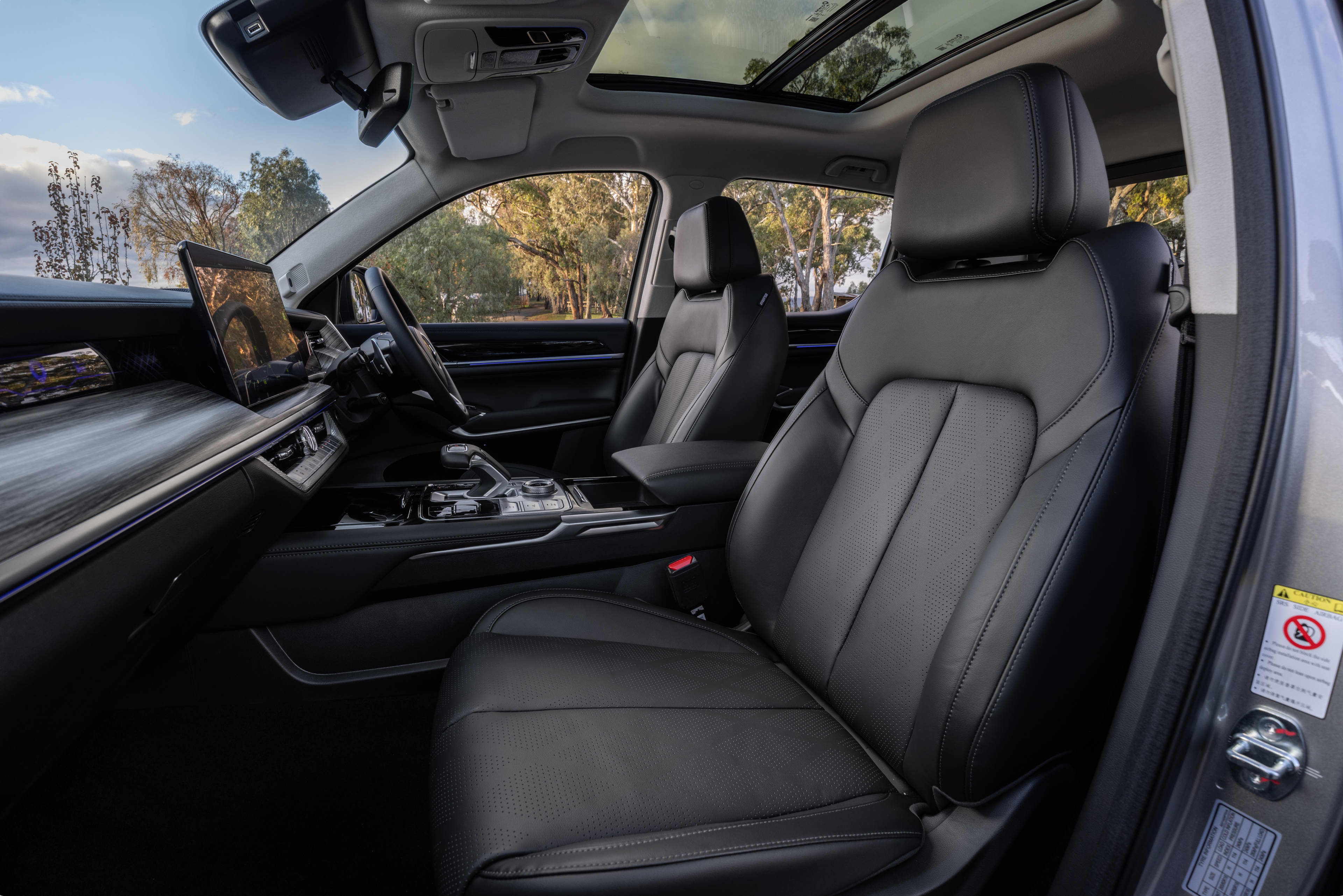 Interior shot of front seats and dashboard in the 2025 GWM Cannon Alpha PHEV