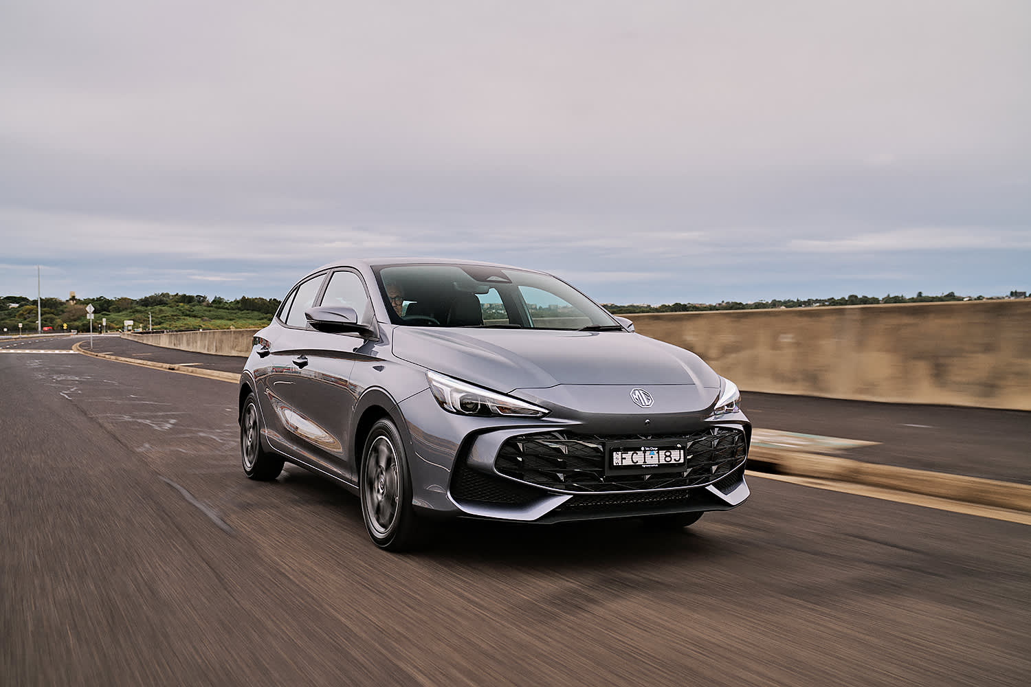 A silver MG3 on a coutry road.