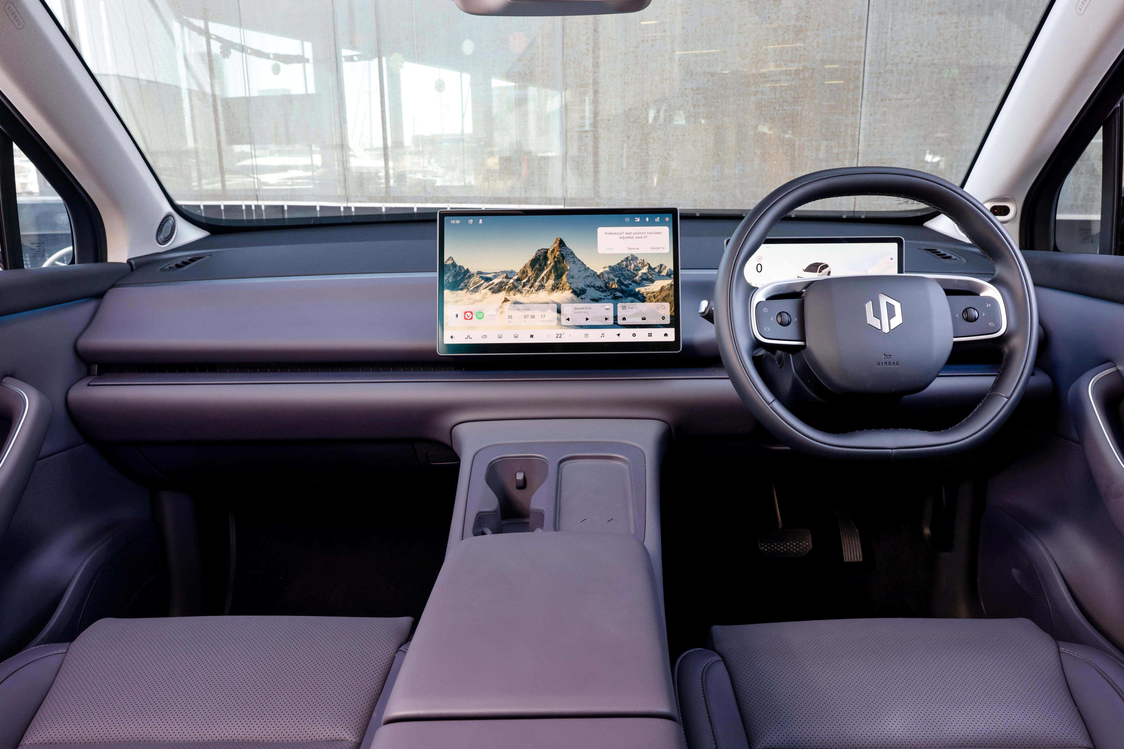 The dashboard of a Leapmotor C10 SUV