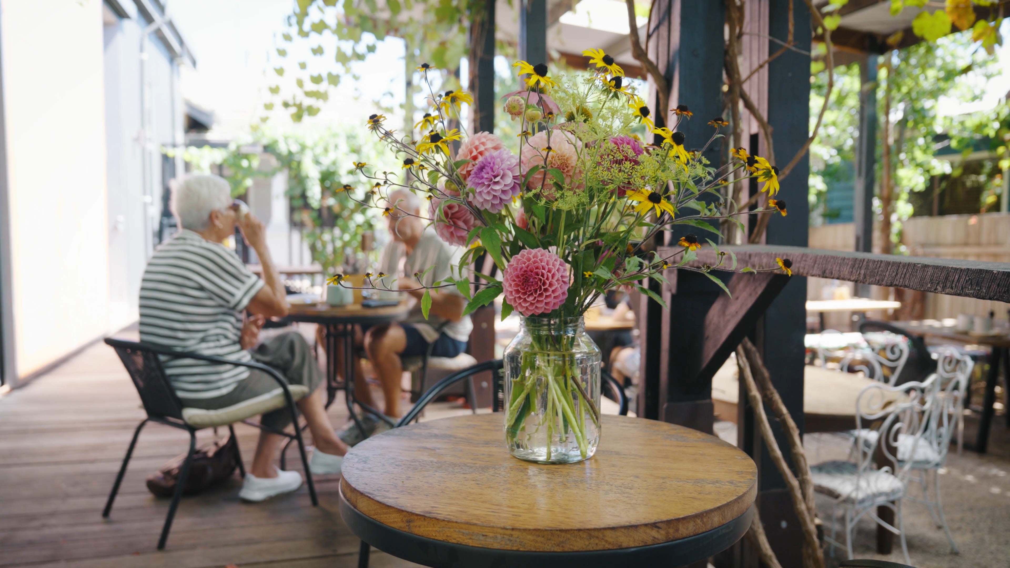 People dining at the Garden Eats Cafe in Dwellingup