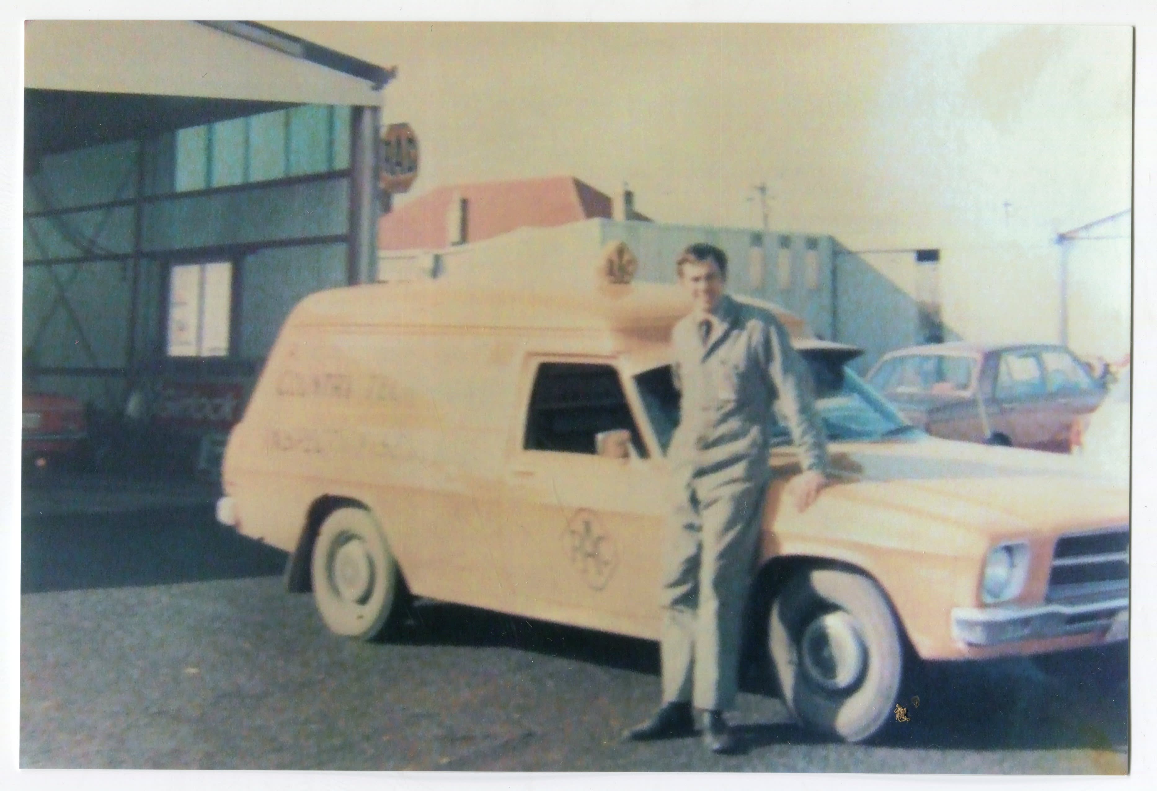 A yellow Holden HQ RAC patrol with an RAC Patrol leaning against it