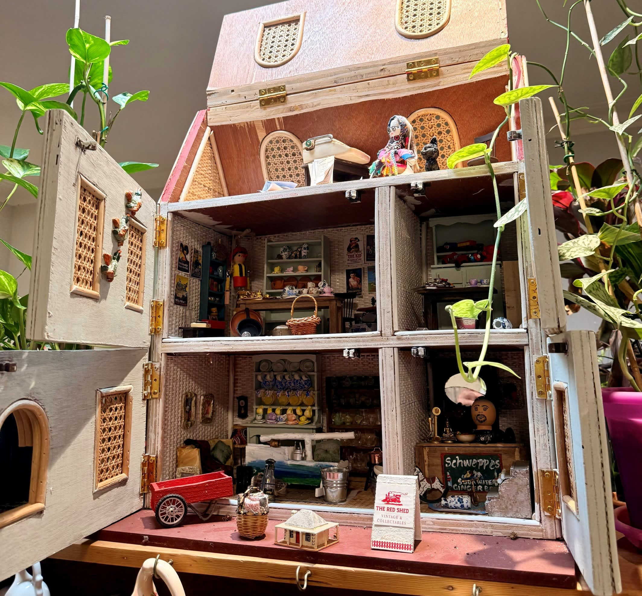 Miniature doll house