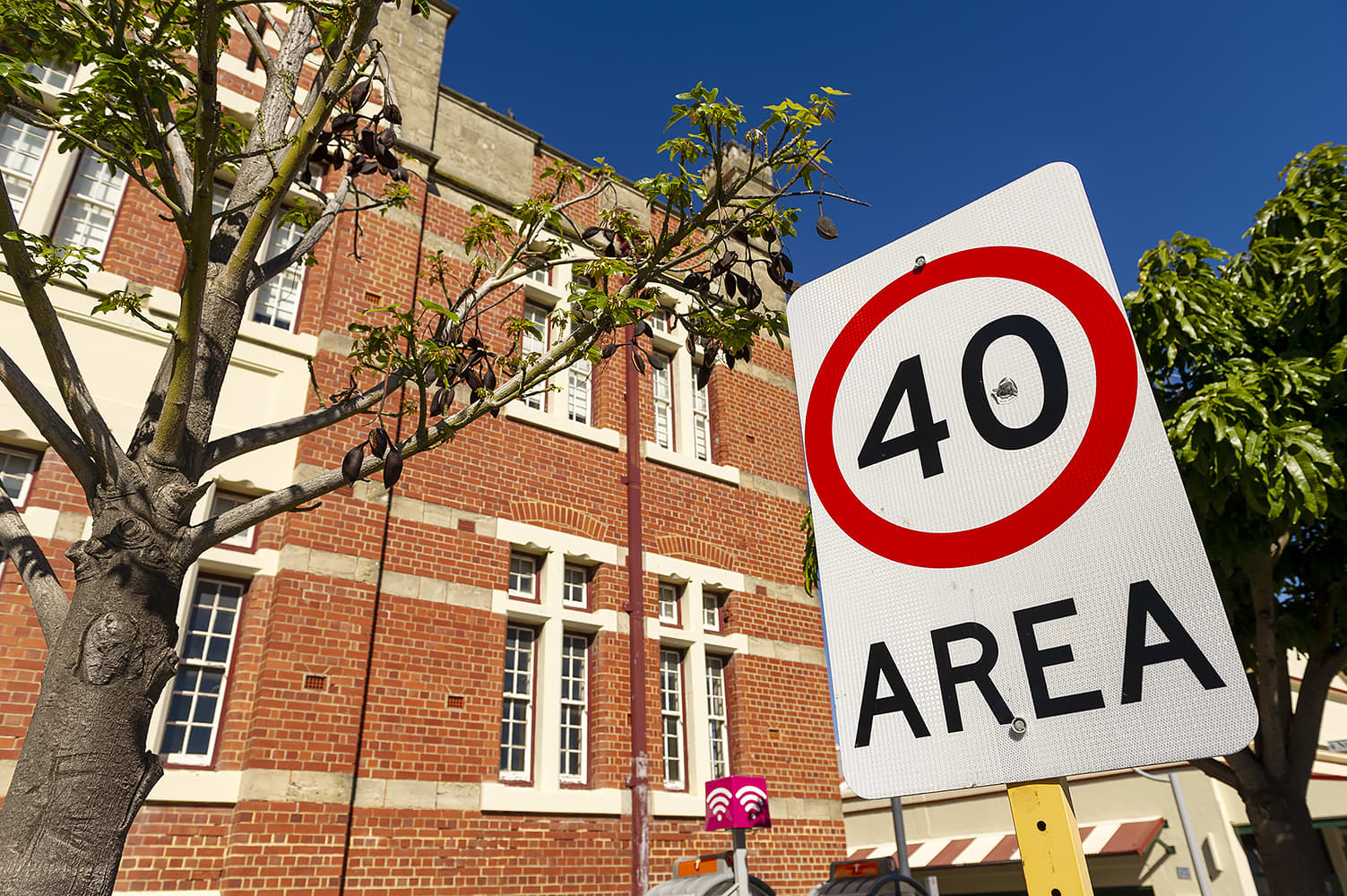 A 40km/h street sign near an old building