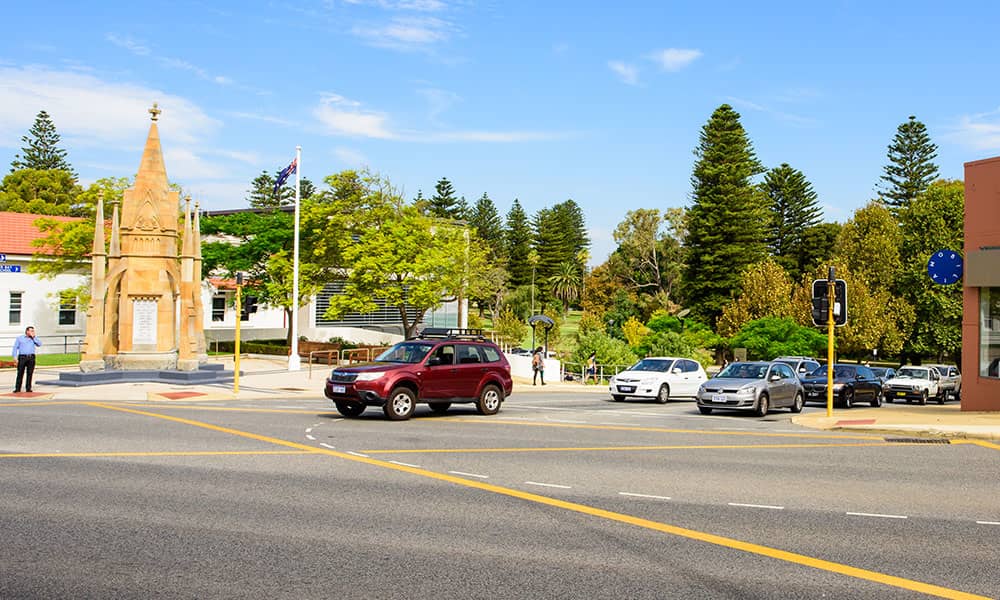 Cars waiting at an intersection