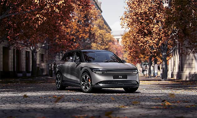 A grey Zeekr 7X parked on a leafy city boulevard