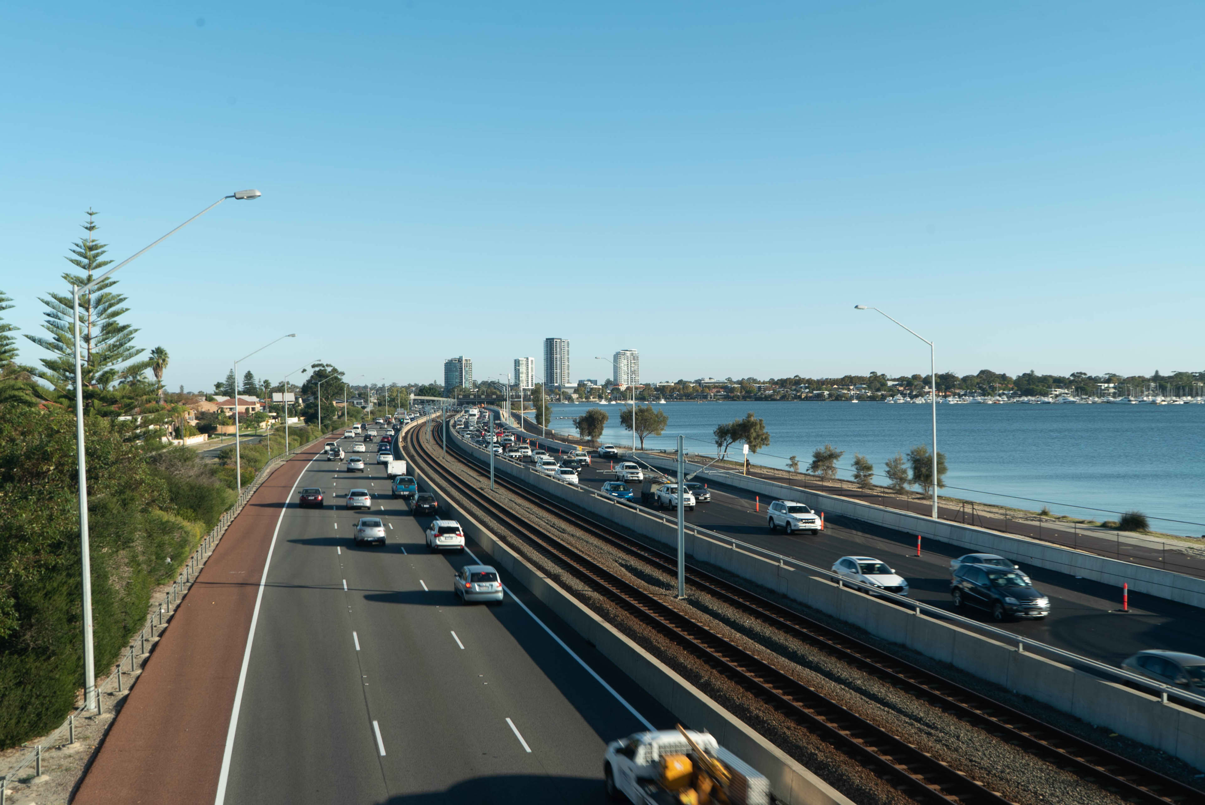 A high view over the Kwinana Freeway showing an emergency stopping lane.